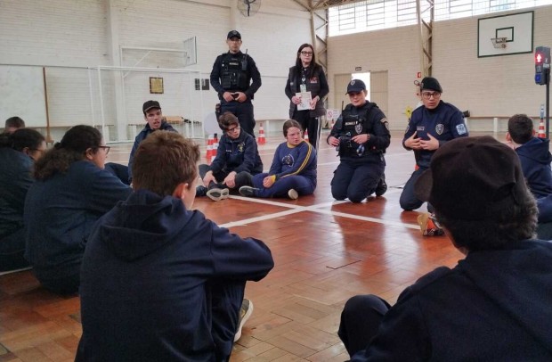 Palestra sobre regras de trânsito na APAE.